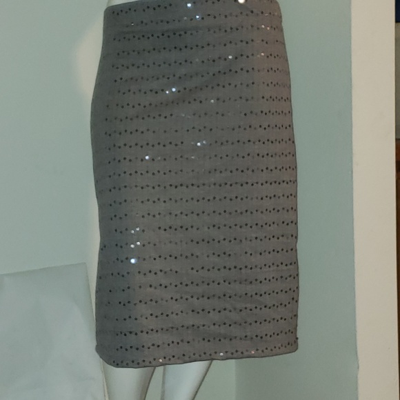 Plus size sequin knee length skirt. - Picture 6 of 8